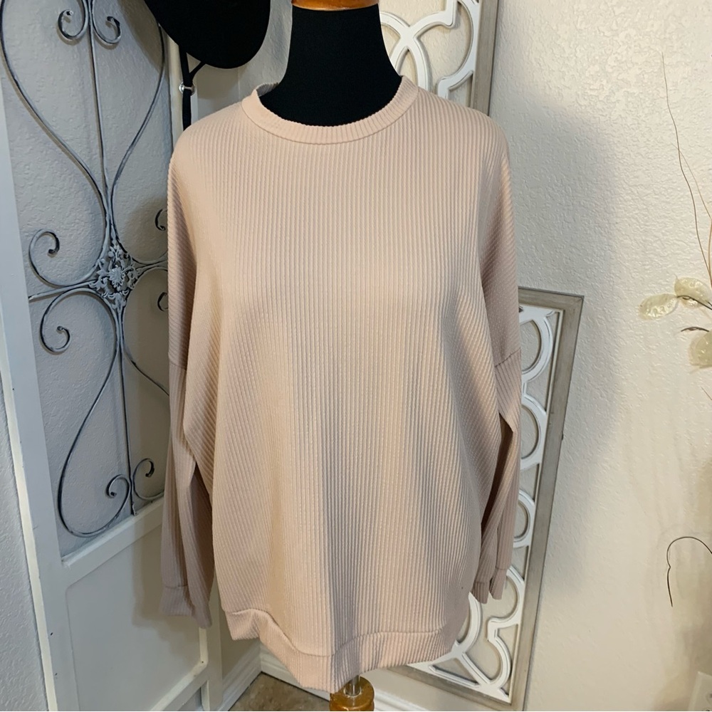 Lg design like new oversized neutral tan pullover shirt top